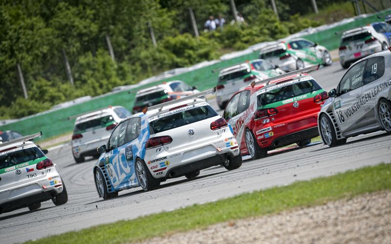 Один из прошлогодних заездов серии Volkswagen Castrol Cup